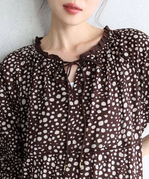 le.coeur blanc(ルクールブラン)の「Fanaka別注ランダムドットワンピース(ワンピース・レディース・ブラウン系その他2/ブラック系その他・38)」の11枚目の写真