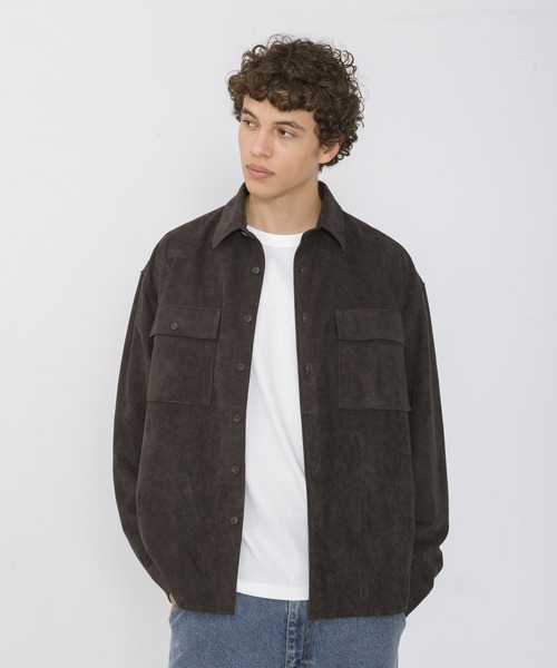 URBAN RESEARCH Sonny Label(アーバンリサーチサニーレーベル)の「フェイクスウェードロングスリーブシャツ(シャツ/ブラウス・メンズ・チャコールグレー/ブラウン/ベージュ系その他・MEDIUM/LARGE)」の1枚目の写真