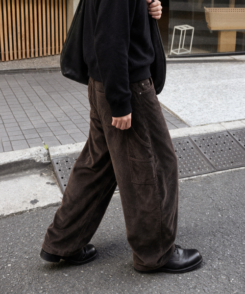 ANOLORCODE（アノローコード）の「カーブドカーペンターコーデュロイパンツ（3色）（その他パンツ・レディース・ベージュ/ブラウン/チャコール・SMALL/MEDIUM/LARGE）」の5枚目の写真