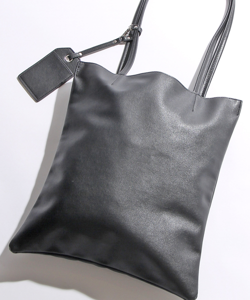 WEGO（ウィゴー）の「WEGO/フェイクレザーフラットトートバッグ（トートバッグ・メンズ・ネイビー/ブラック/ホワイト/ブラウン・FREE）」の2枚目の写真