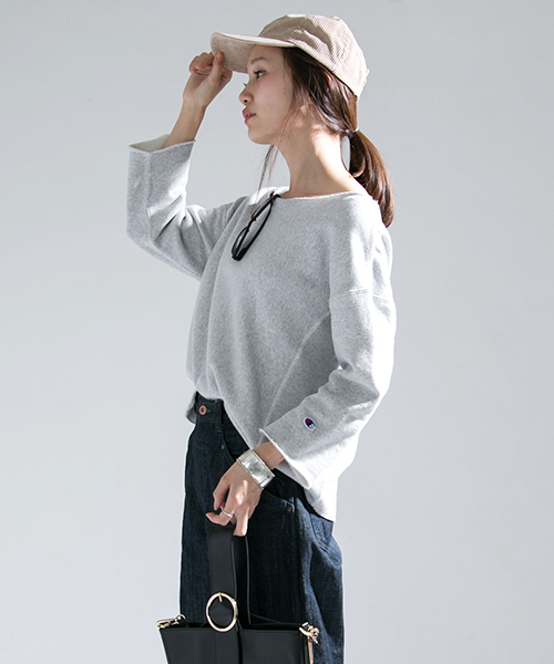 Champion（チャンピオン）の「Champion×URBAN RESEARCH　ボートネックスエット（スウェット・レディース・ブラック/オフホワイト/ライトグレー・MEDIUM）」の3枚目の写真