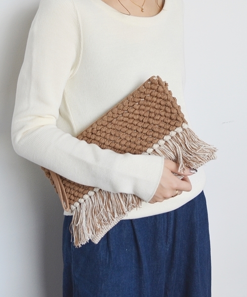 SHIPS(シップス)の「フリンジクラッチ ◇(クラッチバッグ・レディース・キャメル/ブラック・ONE SIZE)」の4枚目の写真