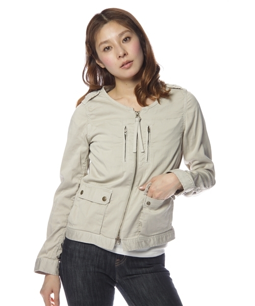 AMERICAN RAG CIE（アメリカンラグシー）の「AMERICANRAGCIEノーカラーブルゾン(213-AGQ-L111-BL058)（ミリタリージャケット・レディース・ライトベージュ/カーキ・フリー）」の2枚目の写真