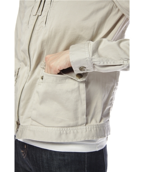 AMERICAN RAG CIE（アメリカンラグシー）の「AMERICANRAGCIEノーカラーブルゾン(213-AGQ-L111-BL058)（ミリタリージャケット・レディース・ライトベージュ/カーキ・フリー）」の8枚目の写真