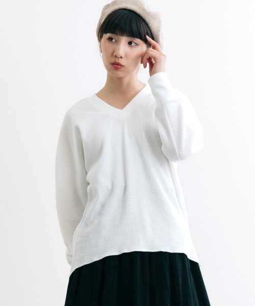 MERLOT（メルロー）の「サーマルドルマンVネックプルオーバー1062（Tシャツ/カットソー・レディース・ホワイト/ブラック/グレー/カーキ・FREE）」の1枚目の写真