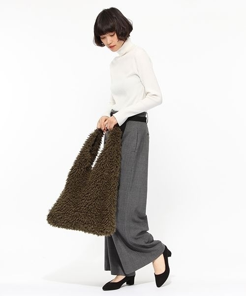 LAKOLE（ラコレ）の「エコラムファートライアングルトートバッグ / LAKOLE（トートバッグ・レディース・アッシュグレー/ブラック/ボルドー/カーキ/オフホワイト・FREE）」の4枚目の写真