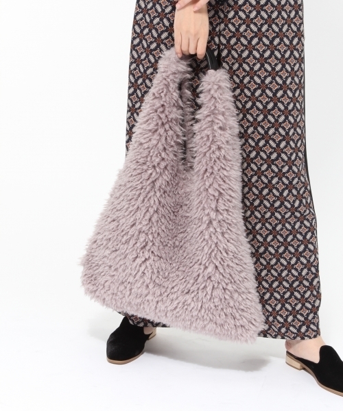 LAKOLE（ラコレ）の「エコラムファートライアングルトートバッグ / LAKOLE（トートバッグ・レディース・アッシュグレー/ブラック/ボルドー/カーキ/オフホワイト・FREE）」の3枚目の写真