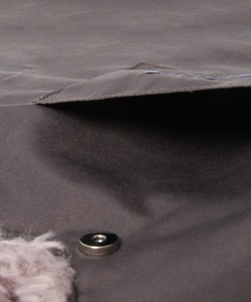 LAKOLE（ラコレ）の「エコラムファートライアングルトートバッグ / LAKOLE（トートバッグ・レディース・アッシュグレー/ブラック/ボルドー/カーキ/オフホワイト・FREE）」の9枚目の写真