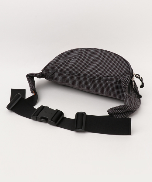 KELTY（ケルティ）の「【KELTY/ケルティ】リップストップボディバッグ　ミニファニー / RIPSTOP MINI FANNY（ボディバッグ/ウエストポーチ・メンズ・ブラック/ブルー/グレー/オリーブ/レッド/タン・FREE）」の7枚目の写真