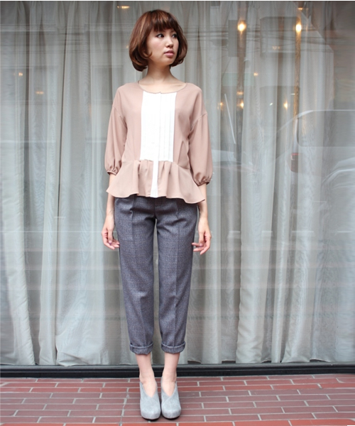 JENEVIEVE（ジュヌヴィエーヴ）の「シフォンジョーゼット配色ブラウス（シャツ/ブラウス・レディース・ブラック系その他/ピンクベージュ・1）」の2枚目の写真