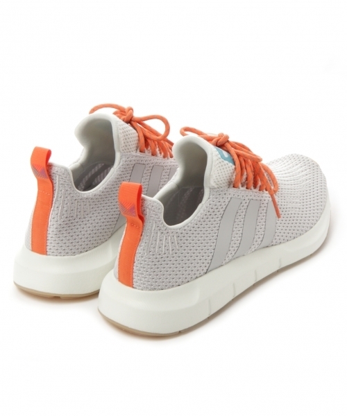 adidas（アディダス）の「【adidas(アディダス)】SWIFT RUN（スウィフトラン ）MEN（スニーカー・メンズ・ライトグレー/オレンジ・SMALL/MEDIUM/LARGE）」の3枚目の写真