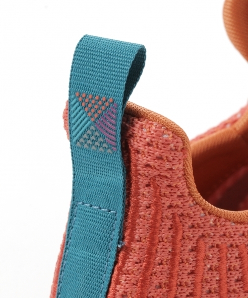 adidas（アディダス）の「【adidas(アディダス)】SWIFT RUN（スウィフトラン ）MEN（スニーカー・メンズ・ライトグレー/オレンジ・SMALL/MEDIUM/LARGE）」の4枚目の写真