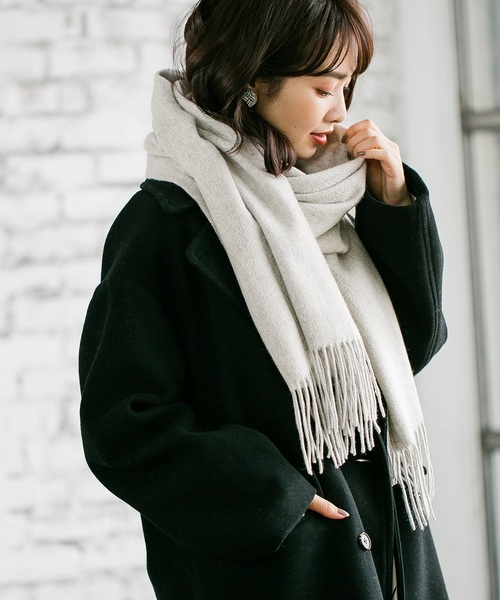 A part by（アパートバイ）の「カシミヤウールストール 800682（ストール/ショール・レディース・オフホワイト/ブラック/チャコールグレー/ライトグレー/レッド・FREE）」の4枚目の写真