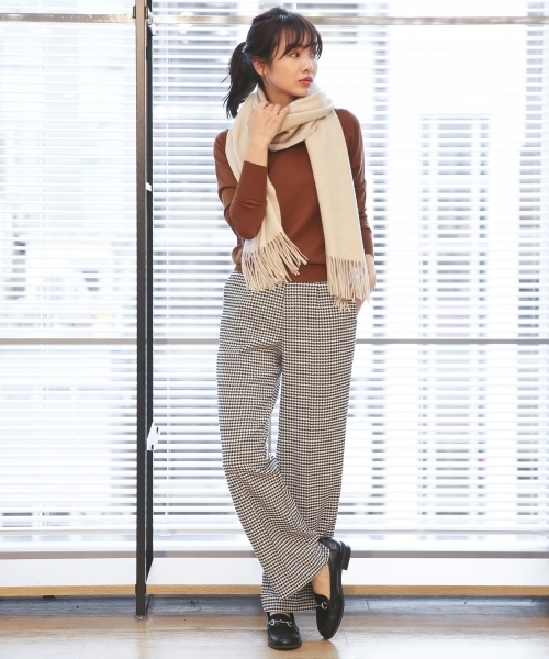 A part by（アパートバイ）の「カシミヤウールストール 800682（ストール/ショール・レディース・オフホワイト/ブラック/チャコールグレー/ライトグレー/レッド・FREE）」の6枚目の写真