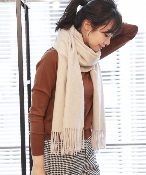 A part by（アパートバイ）の「カシミヤウールストール 800682（ストール/ショール・レディース・オフホワイト/ブラック/チャコールグレー/ライトグレー/レッド・FREE）」の15枚目の写真