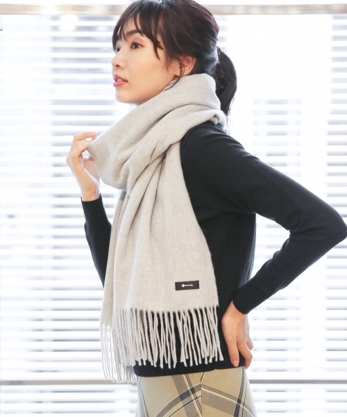 A part by（アパートバイ）の「カシミヤウールストール 800682（ストール/ショール・レディース・オフホワイト/ブラック/チャコールグレー/ライトグレー/レッド・FREE）」の16枚目の写真