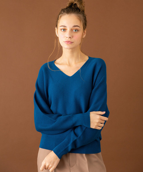 UNITED TOKYO（ユナイテッドトウキョウ）の「ホールガーメントVネックニット（ニット/セーター・レディース・ベージュ/パープル/ネイビー/ブルー・1）」の4枚目の写真