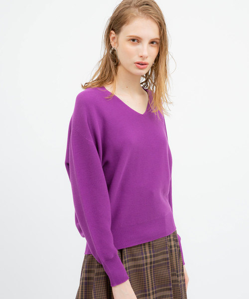 UNITED TOKYO（ユナイテッドトウキョウ）の「ホールガーメントVネックニット（ニット/セーター・レディース・ベージュ/パープル/ネイビー/ブルー・1）」の7枚目の写真