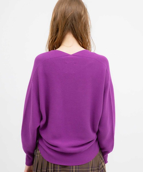 UNITED TOKYO（ユナイテッドトウキョウ）の「ホールガーメントVネックニット（ニット/セーター・レディース・ベージュ/パープル/ネイビー/ブルー・1）」の9枚目の写真