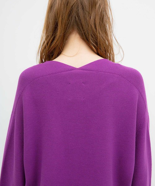 UNITED TOKYO（ユナイテッドトウキョウ）の「ホールガーメントVネックニット（ニット/セーター・レディース・ベージュ/パープル/ネイビー/ブルー・1）」の11枚目の写真