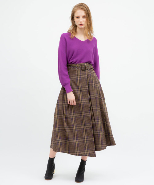 UNITED TOKYO（ユナイテッドトウキョウ）の「ホールガーメントVネックニット（ニット/セーター・レディース・ベージュ/パープル/ネイビー/ブルー・1）」の13枚目の写真