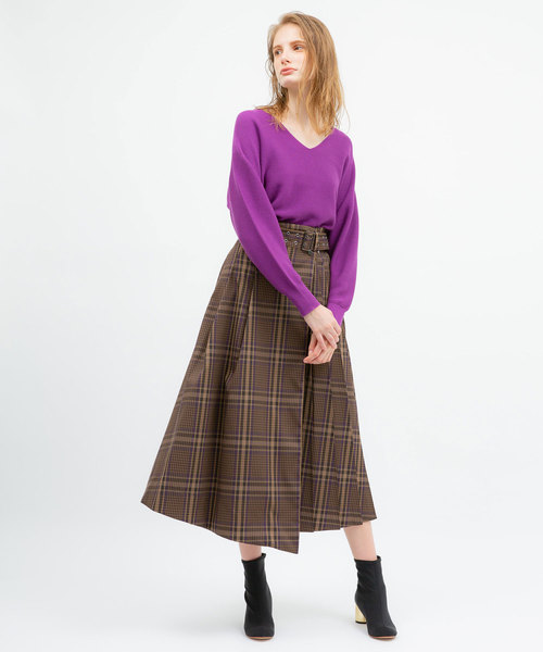 UNITED TOKYO（ユナイテッドトウキョウ）の「ホールガーメントVネックニット（ニット/セーター・レディース・ベージュ/パープル/ネイビー/ブルー・1）」の14枚目の写真