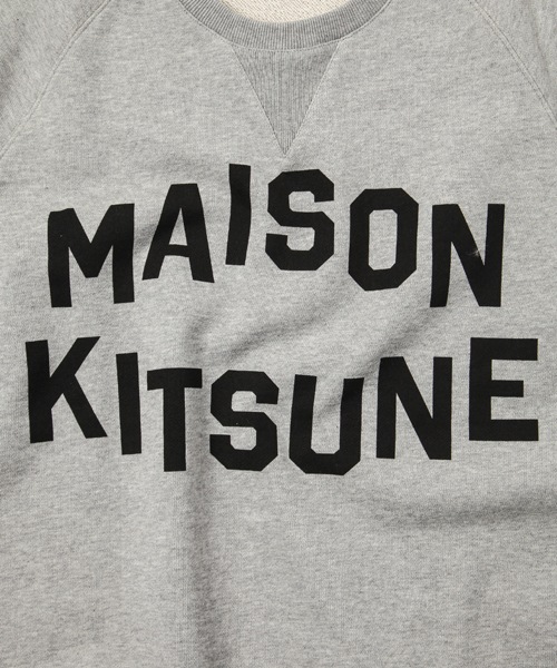 Maison Kitsune（メゾンキツネ）の「R-NECK SWEATER W/ PRINT（スウェット・メンズ・グレー・SMALL/MEDIUM/X-SMALL）」の3枚目の写真