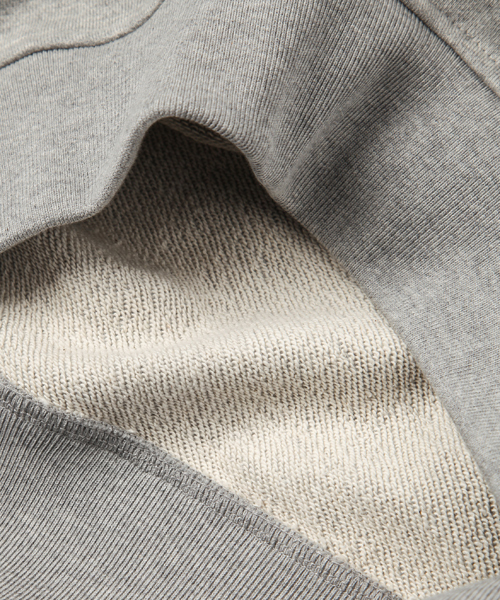 Maison Kitsune（メゾンキツネ）の「R-NECK SWEATER W/ PRINT（スウェット・メンズ・グレー・SMALL/MEDIUM/X-SMALL）」の6枚目の写真