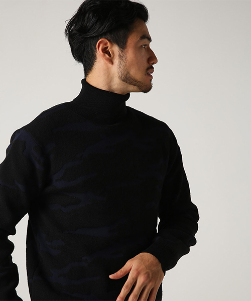 AZUL by moussy（アズールバイマウジー）の「ジャガードカモタートルネックプルオーバー（ニット/セーター・メンズ・ホワイト/ブラック/ボルドー・SMALL/MEDIUM/LARGE/X-LARGE/X-SMALL）」の4枚目の写真