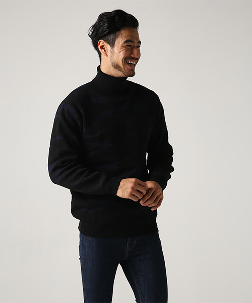 AZUL by moussy（アズールバイマウジー）の「ジャガードカモタートルネックプルオーバー（ニット/セーター・メンズ・ホワイト/ブラック/ボルドー・SMALL/MEDIUM/LARGE/X-LARGE/X-SMALL）」の5枚目の写真