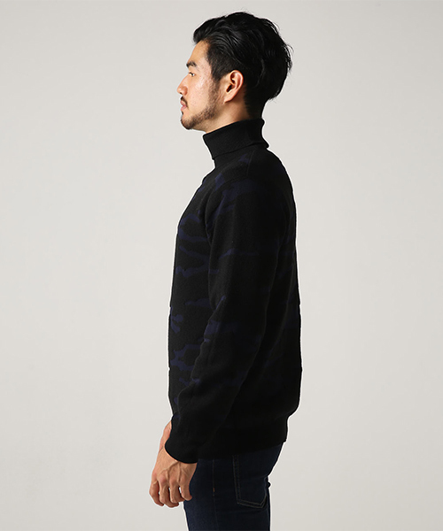 AZUL by moussy（アズールバイマウジー）の「ジャガードカモタートルネックプルオーバー（ニット/セーター・メンズ・ホワイト/ブラック/ボルドー・SMALL/MEDIUM/LARGE/X-LARGE/X-SMALL）」の8枚目の写真