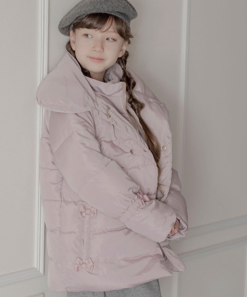 Catherine Cottage（キャサリンコテージ）の「ダブルボタン中綿コート（ダウンジャケット/コート・キッズ・ブラック/ネイビー/ワインレッド/グレイッシュベージュ/シャンパン/ライラック/スモークピンク/ブラック系/ベージュ/ピンク系/ネイビー系/ピンク系1/ベージュ系1/ライラック系/グレー/ネイビー系1/ブラック系1・110/120/130/140/150）」の14枚目の写真