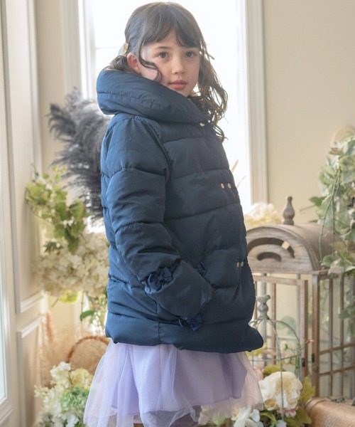 Catherine Cottage（キャサリンコテージ）の「ダブルボタン中綿コート（ダウンジャケット/コート・キッズ・ブラック/ネイビー/ワインレッド/グレイッシュベージュ/シャンパン/ライラック/スモークピンク/ブラック系/ベージュ/ピンク系/ネイビー系/ピンク系1/ベージュ系1/ライラック系/グレー/ネイビー系1/ブラック系1・110/120/130/140/150）」の21枚目の写真