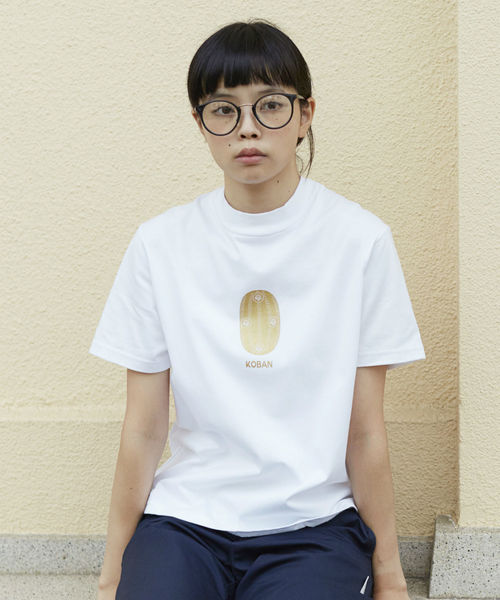 L&HARMONY（エルアンドハーモニー）の「＜L&HARMONY / エルアンドハーモニー＞ハイクルーネックプリントTシャツ"KOBAN"（Tシャツ/カットソー・レディース・ホワイト/ネイビー/グレー・FREE）」の2枚目の写真