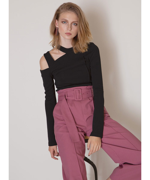 MIELI INVARIANT（ミエリインヴァリアント）の「カッティングスロープトップス（ニット/セーター・レディース・ホワイト/ブラック・FREE）」の2枚目の写真