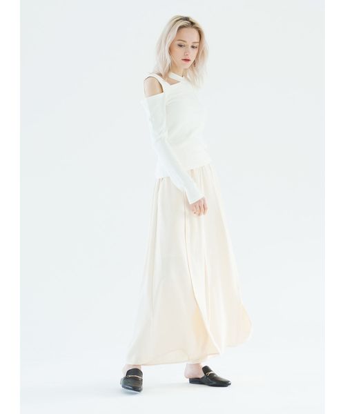 MIELI INVARIANT（ミエリインヴァリアント）の「カッティングスロープトップス（ニット/セーター・レディース・ホワイト/ブラック・FREE）」の5枚目の写真