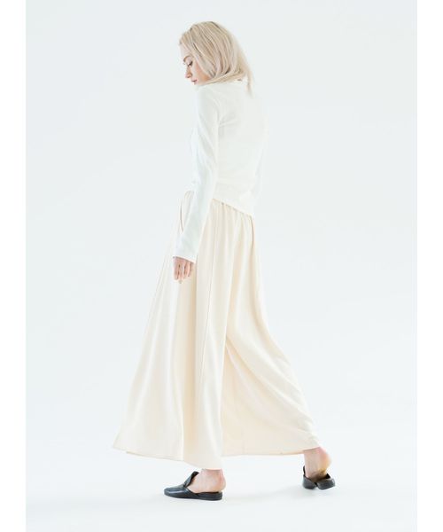 MIELI INVARIANT（ミエリインヴァリアント）の「カッティングスロープトップス（ニット/セーター・レディース・ホワイト/ブラック・FREE）」の7枚目の写真