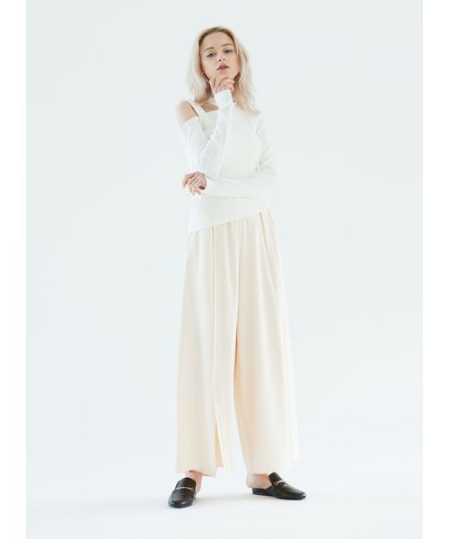 MIELI INVARIANT（ミエリインヴァリアント）の「カッティングスロープトップス（ニット/セーター・レディース・ホワイト/ブラック・FREE）」の8枚目の写真