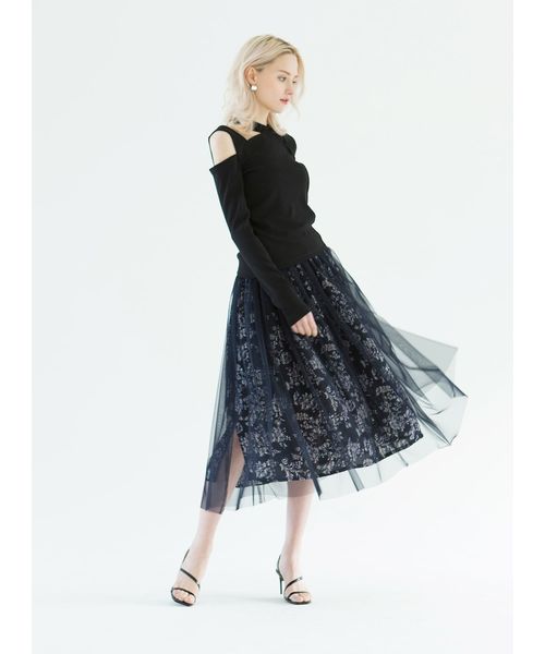 MIELI INVARIANT（ミエリインヴァリアント）の「カッティングスロープトップス（ニット/セーター・レディース・ホワイト/ブラック・FREE）」の11枚目の写真