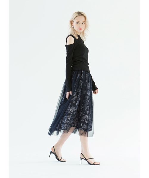 MIELI INVARIANT（ミエリインヴァリアント）の「カッティングスロープトップス（ニット/セーター・レディース・ホワイト/ブラック・FREE）」の12枚目の写真