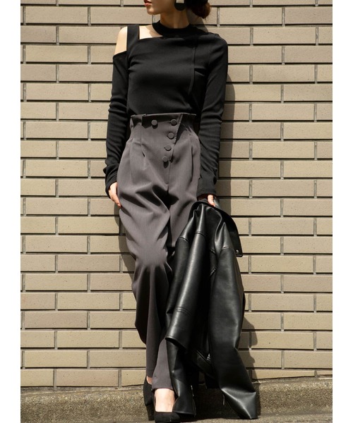 MIELI INVARIANT（ミエリインヴァリアント）の「カッティングスロープトップス（ニット/セーター・レディース・ホワイト/ブラック・FREE）」の18枚目の写真