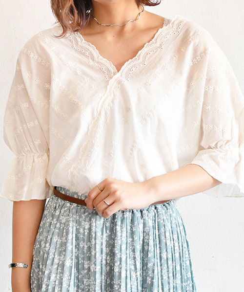 PairPair（ペアペア）の「スカラップコットンレースブラウス（シャツ/ブラウス・レディース・ブラック/オフホワイト/イエロー・FREE）」の2枚目の写真