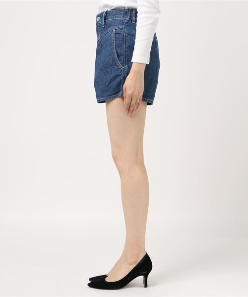Levi's(リーバイス)の「COOL BALLOON SHORT COOL MID STONE PLEATED SHORT(デニムパンツ・レディース・インディゴブルー・25inch/24inch/26inch/27inch/28inch)」の2枚目の写真