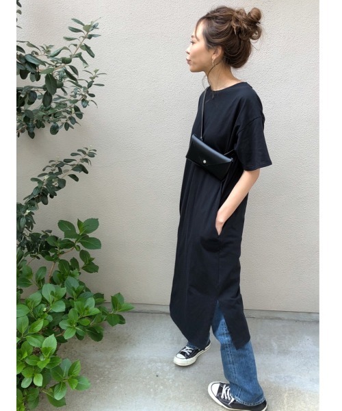 ulu（ウル）の「Sideslit Tshirt onepiece（ワンピース・レディース・ホワイト/ブラック・FREE）」の3枚目の写真