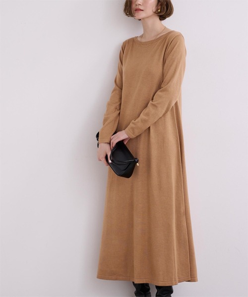 UR'S（ユアーズ）の「ボートネックロングニットワンピース（ワンピース・レディース・グレイッシュベージュ/ブラック/ブラウン/ボルドー/オフホワイト/チャコール/ダークネイビー/ダークブラウン/キャメル・L/M/S）」の21枚目の写真