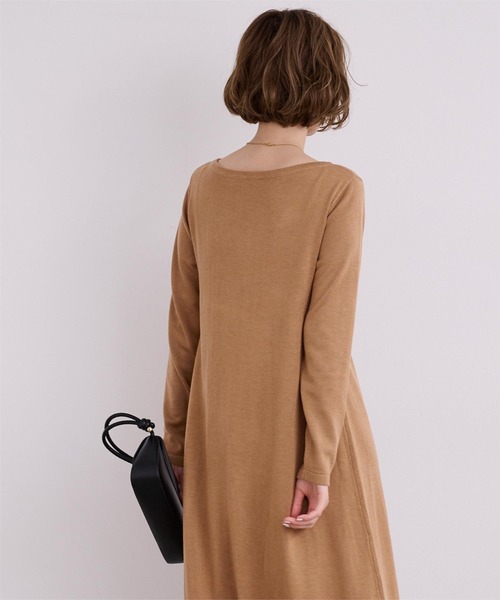 UR'S（ユアーズ）の「ボートネックロングニットワンピース（ワンピース・レディース・グレイッシュベージュ/ブラック/ブラウン/ボルドー/オフホワイト/チャコール/ダークネイビー/ダークブラウン/キャメル・L/M/S）」の19枚目の写真