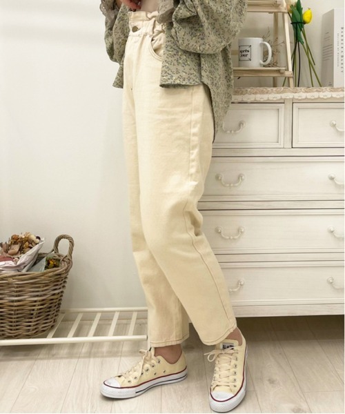 apres jour（アプレジュール）の「フリルデニムテーパードパンツ【ZOZOTOWN限定アイテム】（デニムパンツ・レディース・ミント/アイボリー/モカ/ブラック・SMALL/MEDIUM/X-LARGE）」の6枚目の写真