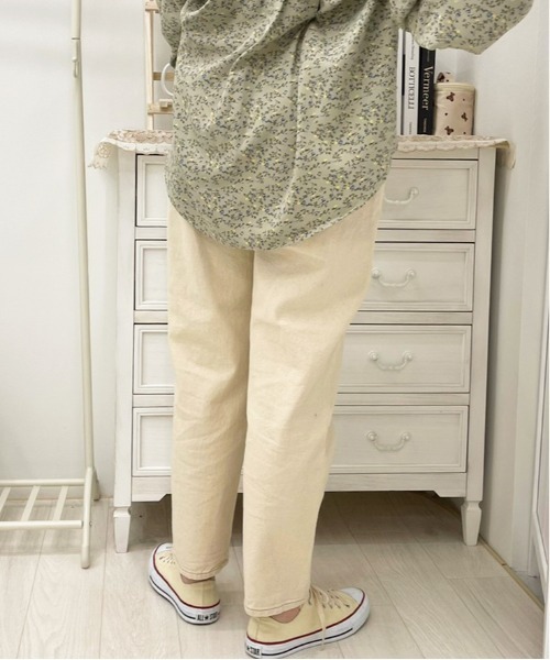 apres jour（アプレジュール）の「フリルデニムテーパードパンツ【ZOZOTOWN限定アイテム】（デニムパンツ・レディース・ミント/アイボリー/モカ/ブラック・SMALL/MEDIUM/X-LARGE）」の8枚目の写真