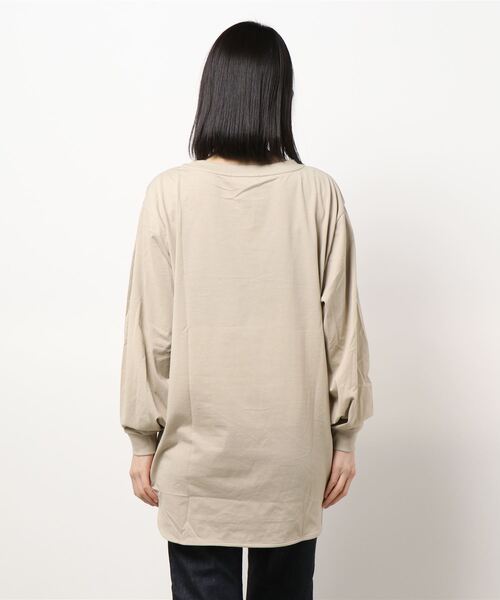 DouDou（ドゥドゥ）の「【WEB限定】袖タックTシャツ（Tシャツ/カットソー・レディース・ベージュ/オフホワイト/バイオレット・0）」の5枚目の写真