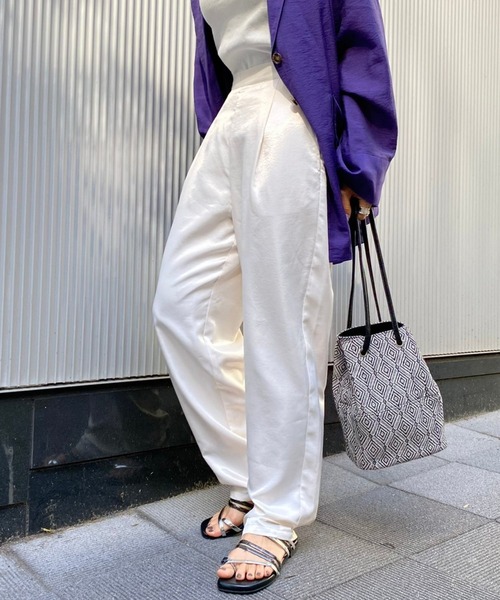 PAGEBOY（ページボーイ）の「グロッシーサテンイージーパンツ（その他パンツ・レディース・ブラック/パープル/クリーム・FREE）」の2枚目の写真